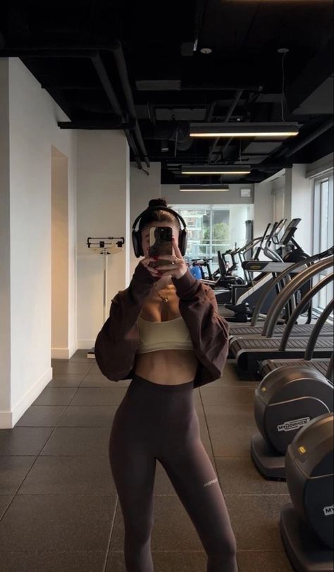 Brown Gym Outfit, Workout Aesthetic Gym, Workout Outfits Aesthetic, Andrew Huberman, Weight Gain Workout, Pilates Outfit, Aesthetic Gym, Gym Clothes Women, Gym Fits