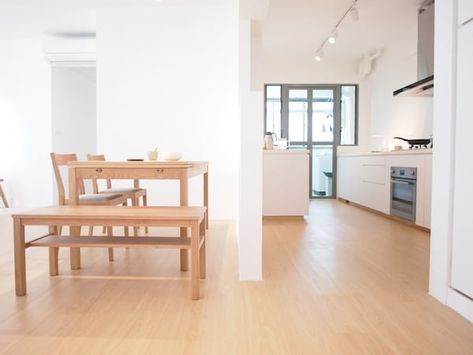 5 Japanese Minimalist Homes in Singapore that scream Muji | Designer Lightings Online Singapore Muji Style Interior, Muji Inspired Home, Japanese Apartment Interior, Japanese Minimalist Home, Muji Interior, Japanese Apartment, Muji Home, Muji Style, Luxury Bathroom Master Baths