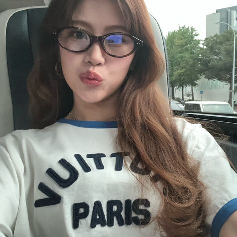 Maloi Bini Icon, Facebook Featured Photos, Instagram Account Ideas, Bini Maloi, Childhood Pictures, Girly Movies, Pretty Brunette, Korean Aesthetic, Tiktok Style