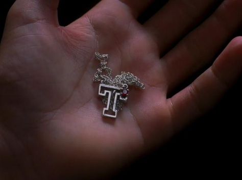 RT @ChildhoodFacts: I got emotional when Gabriella had to go her own way and gave Troy back her necklace http://t.co/P90QeqWJSR Troy And Gabriella, High School Musical Cast, High School Musical 2, High School Musical 3, Troy Bolton, Drake And Josh, Leather Pearl Necklace, Disney Channel Original, Musical Film