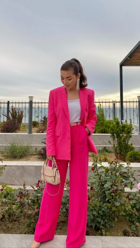 Pink Tuxedo Woman, Pink Pantsuits For Women, Pink Suit Women, Pink Suits Women, Pink Pantsuit, Semi Formal Outfits For Women, Zara Suit, Formal Chic, Semi Formal Outfits