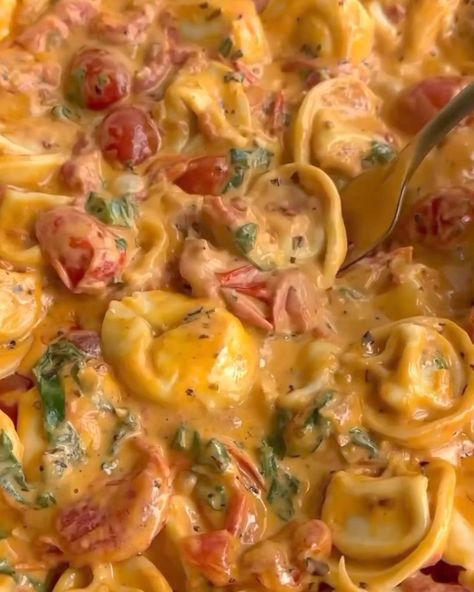 simple ingredients meet summertime cozy in this creamy tomato tortellini! one pan, many nutrients, veg-forward but hearty, balanced but uncomplicated. she’s a 10/10. 🤩 substitutions: feel free to swap a plant-based cream for regular and kale for spinach! enjoy ❤️ CREAMY TOMATO TORTELLINI 1 shallot, diced • 1.5 cups cherry tomatoes • 1/2 cup roasted red peppers • 1 tbsp. tomato paste • 1 tsp salt • 2 tsp. italian seasoning • 1/2 tsp. garlic powder 3/4 cup cream • 1/2 cup parmesan • 1-2 cups...