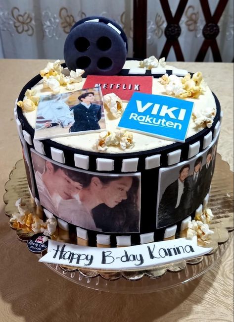 K Drama Cake Design, Kdrama Themed Cake, Kdrama Cake Ideas, Kdrama Party Theme, Pastel Mimi, Iphone Theme Ideas, Green Birthday Cakes, Cake Pretty, Bts Cake