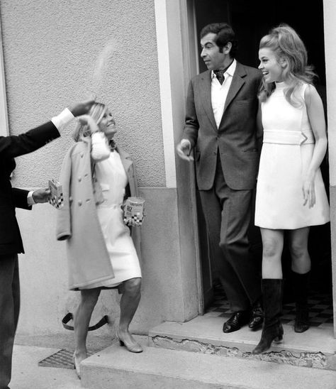 Jane Fonda and Roger Vadim, 1965 | 41 Insanely Cool Vintage Celebrity Wedding Photos Jamie Hince, Celebrity Wedding Photos, 1960s Wedding, Bianca Jagger, Wedding Gown Inspiration, Iconic Weddings, Celebrity Wedding Dresses, Vintage Wedding Photos, Alternative Bridal