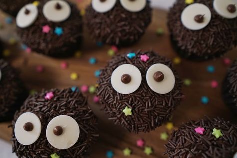 cute little soot sprite cup cakes for a My Neighbor Totoro themed birthday party My Neighbor Totoro Party Ideas, Soot Sprite Cake Pop, Miyazaki Birthday Party, Studio Ghibli 1st Birthday, Soot Sprite Cupcakes, Soot Sprite Garland, Ghibli Birthday Party Ideas, Totoro First Birthday Party, Totoro Bday Party