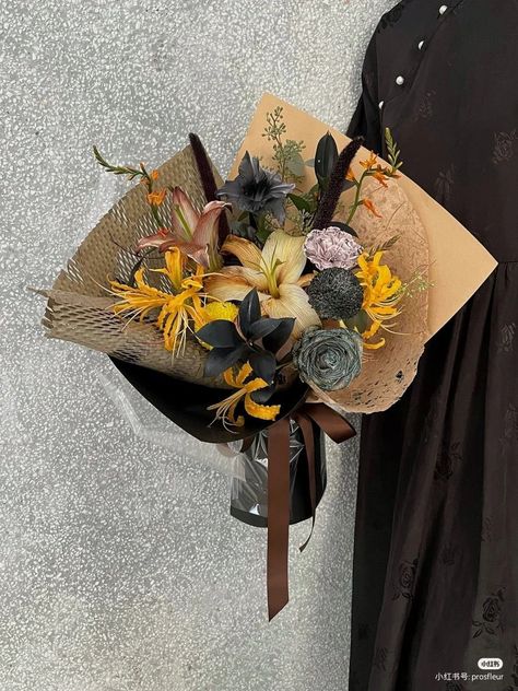 Sogetsu Ikebana, Boquette Flowers, A Bouquet Of Flowers, Flowers Bouquet Gift, Nothing But Flowers, Flowers Aesthetic, Flower Therapy, Beautiful Bouquet Of Flowers, Aesthetic Style