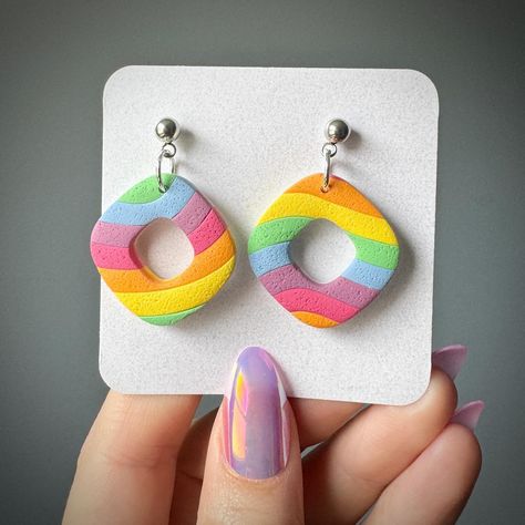 ❤️🧡💛💚💙💜 10% of each pair of PRIDE handmade polymer clay earrings sold will be donated to Human Rights Campaign . #pride #handmadepride #handmadejewlery #handmadeearrings #earringshop #polymerclay #polymerclayearrings #rainbow #humanrightscampaign #supporttranskids Pride Earrings, Human Rights Campaign, Handmade Jewlery, Clay Sculpture, Pride Month, Diy Clay, Handmade Polymer Clay, Human Rights, Polymer Clay Earrings