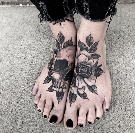 Next To Knee Tattoo, Matching Feet Tattoos, Colour Skull Tattoo, Knew Cap Tattoo, Beautiful Dark Tattoos, Pumpkin Skull Tattoo, Black And Gray Leg Sleeve, Skull Mountain Tattoo, Cool Ankle Tattoos For Women