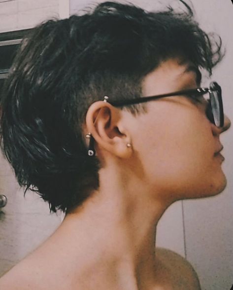 Queer Hair, Skirts Design, Androgynous Haircut, Androgynous Hair, Mullet Haircut, Really Short Hair, Hair Inspiration Short, Short Curly Haircuts, Short Hair Undercut