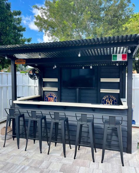 Taverns-To-Go | Outdoor Backyard Bars Bar In The Backyard, Custom Outdoor Bar Ideas, Outdoor Bar Space, Bar Pergola Outdoor, Outdoor Kitchen Color Ideas, Outdoor Tavern Ideas, Bar Ideas For Outside Patio, Bar Grill Design Restaurant, Outdoor Bar Bbq Area