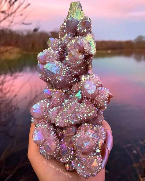 Rainbow Angel, Pastel Cupcakes, Crystal Vibes, Inspiration Tattoos, Crystal Aesthetic, Spirit Quartz, Aura Crystals, Angel Aura Quartz, Pretty Rocks