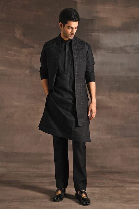 Black Kurta Jacket Men, Traditional Mens Outfit, Kurta For Boys Men, Info Western For Men, Black Kurta With Jacket Men, Black Kurta With Nehru Jacket For Men, Boys Kurta Design Mens Fashion New, Black Nehru Jacket Outfit For Men, Black Sangeet Outfit Men