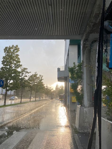 Sunny And Rainy Weather, Rainy Sunny Day Aesthetic, Rain Aesthetic Light, Sunshine After Rain Aesthetic, Sun After Rain Aesthetic, Light Rain Aesthetic, Sunny Rain Aesthetic, Morning Rain Aesthetic, Rain With Rainbow