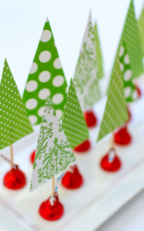 Bring the fun for the kids with this super simple and festive way to create a Christmas table centerpiece. All you'll need is scrapbook paper, toothpicks, tape, and red foil-wrapped Hershey's Kisses. Christmas Table Decorations Diy, Diy Christmas Table, Christmas Table Centerpieces, Christmas Centerpieces Diy, Fun Christmas Crafts, Christmas Table Settings, Decorations Christmas, Christmas Crafts For Kids, Christmas Centerpieces