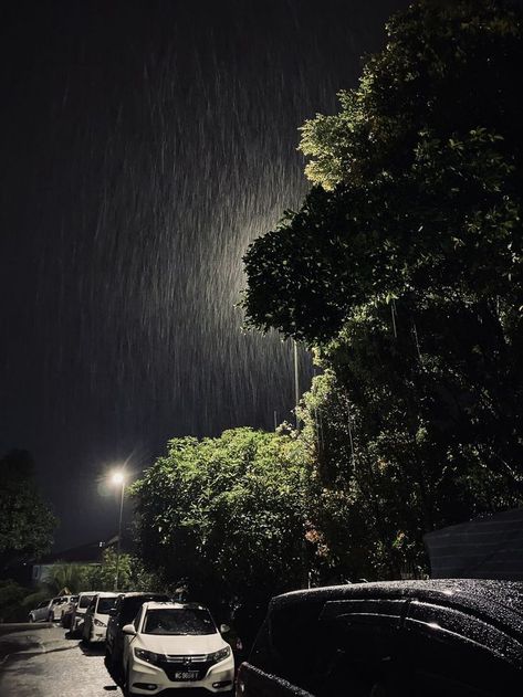 Rainy Vibes, Rainy Sky, Rain Pictures, Midnight Rain, Rainy Day Aesthetic, I Love Rain, Night Rain, Love Rain, Lantern Festival