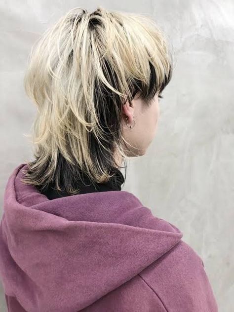 Black And White Mullet Hair, Short Blonde Alt Hair, Mullet With Blonde Highlights, Platinum Blonde Hair With Black Under, Chunky Highlights Mullet, Skunk Mullet, Two Toned Mullet, Black And Blonde Mullet, Black And White Hair Color Short