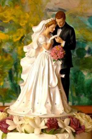 Wedding Cake Figures, Cake Topper Wedding Couple, Cake Figures, Wedding Toppers, Wedding Cake Topper Figurines, Shabby Chic Decor Bedroom, Mixed Couples, Couples Modeling, Wedding Plan