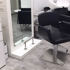 Patricia Nikole/ Hairpainting (@paintedhair) • Instagram photos and videos Beauty Salon Stations, Hair Salon Stations, Hair Salon Furniture, Barber Shop Interior, Salon Styling Stations, Salon Mirrors, Hair Salon Design, Hair Salon Interior, Salon Suites Decor