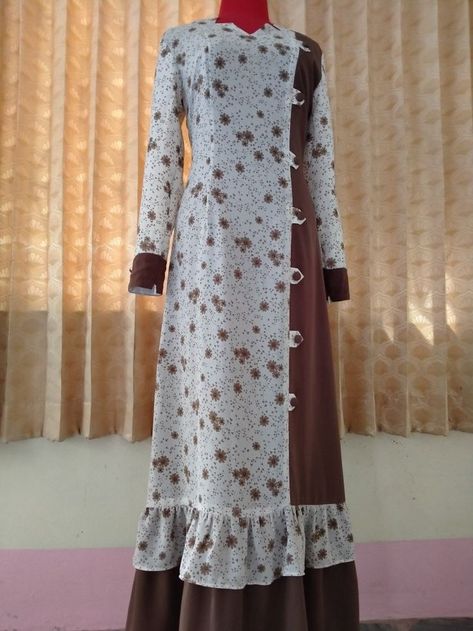 Dress Muslim Modern, Fashion Muslimah, Fesyen Islam, Simple Long Dress, Model Gamis, Girls Maxi Dresses, High Fashion Dresses, Designer Kurti Patterns, Long Dress Design