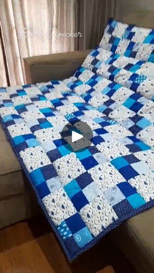 Homemade Quilts, Costura Diy, Barn Quilt Designs, Quilting Videos, Christmas Knitting Patterns, Quilt Block Tutorial, Barn Quilt, Mini Quilts, Christmas Knitting