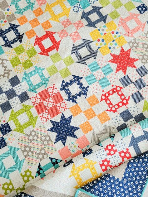 Fat Quarter Quilt Patterns, A Quilting Life, Fat Quarter Quilt Pattern, Bed Quilts, Electric Quilt, Happy Go Lucky, Fat Quarter Quilt, Beginner Quilt Patterns, Easy Quilt Patterns