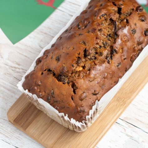 Bara Brith - Baking with Granny Bara Brith Recipe, Pear And Almond Cake, Welsh Recipes, Scottish Recipes, Sweet Cooking, English Breakfast Tea, Fruit Bread, Homemade Cake Recipes, Slices Recipes