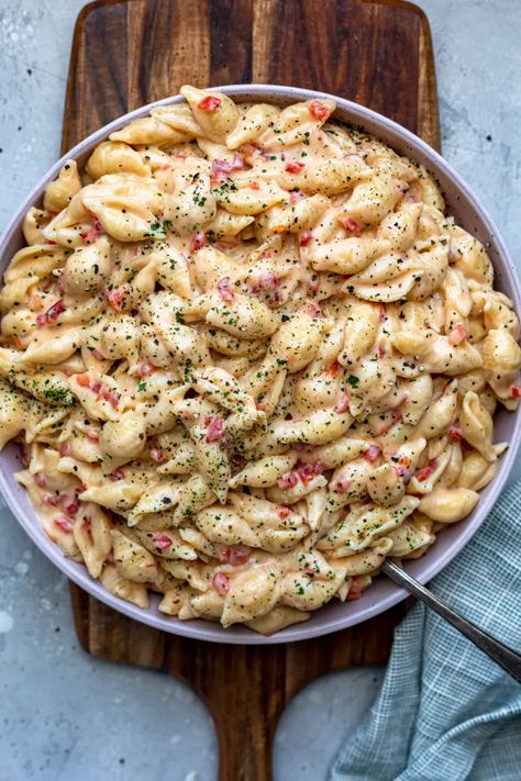 Pimento Mac And Cheese - Dash of Mandi Pimento Mac And Cheese, Spinach Stuffed Mushrooms, Mac N Cheese Recipe, Daily Meals, Chicken Breast Recipes, Salmon Recipes, Mac And Cheese, Savoury Food, Main Course