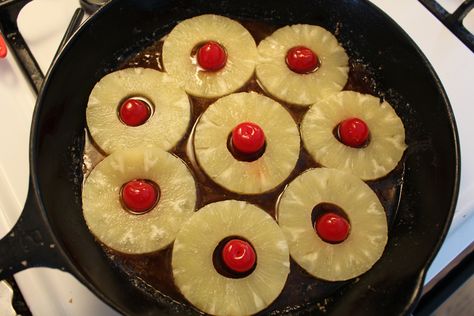 Pineapple Upside Down Cake Recipe, Upside Down Cake Recipe, Skillet Cake, Betty Crocker Recipes, Cake Printing, Vegetarian Cake, Pineapple Upside Down Cake, Pineapple Upside, Pineapple Upside Down