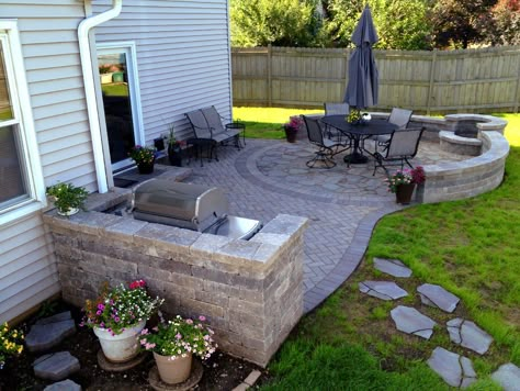 Curved Paver Patio and Outdoor Kitchen | Archadeck Outdoor Living Patio Grill, Pavers Backyard, Patio Layout, Patio Pavers Design, Concrete Patios, Budget Patio, Brick Patios, Patio Landscaping, Small Backyard Patio