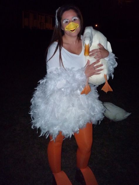 My DIY duck costume was a success!!! Duck Costume For Women, Diy Duck Costume, Goose Mask, Duck Outfit, Duck Mask, Duck Costume, Duck Costumes, Duck And Ducklings, Duck Pins