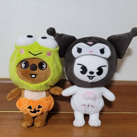 Minsung skzoo plush Kids Zoo, Cocoppa Wallpaper, Kid Memes, Cute Stuffed Animals, Homeless Children, Crazy Kids, Kpop Funny, Kids Pictures, Favorite Pins