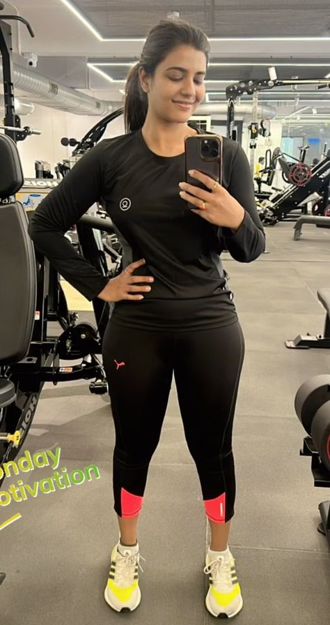 Aishwarya Rajesh, Sneha Actress, Girl Gym Workouts, Ritika Singh, Tamil Girls, Gym Selfie, Teenage Fashion, Face Images, Hijabi Girl