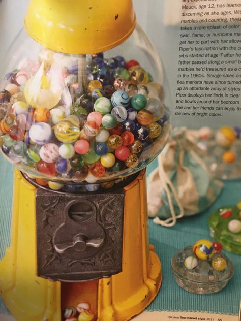 Gumball Machine Decor, Gumball Machine Ideas, Vintage Gumball Machine, Bubblegum Machine, Gum Machine, Recycled Toys, Bubble Gum Machine, Gumball Machines, Creative Display