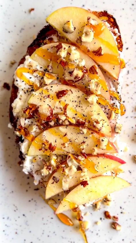 Apple and hot honey burrata toast - ReciepeRave - Medium Party Recipe Ideas, Burrata Toast, Hot Honey Recipe, Fancy Toast, Halloween Dinner Party, Spiced Honey, Chic Halloween, Hot Honey, Dinner Party Recipes