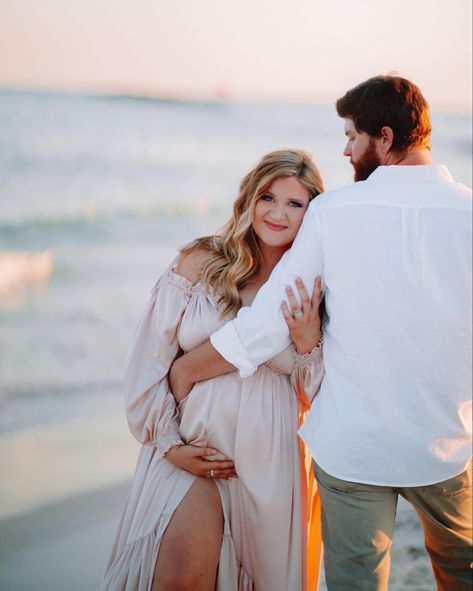 Beach Poses Pregnant, Pier Maternity Photos, Maternity Photography Beach Family, Maternity Photoshoot Beach, Maternity Shoot Beach, Beach Maternity Pictures, Couple Maternity Poses, Maternity Photography Beach, Maternity Studio Photoshoot