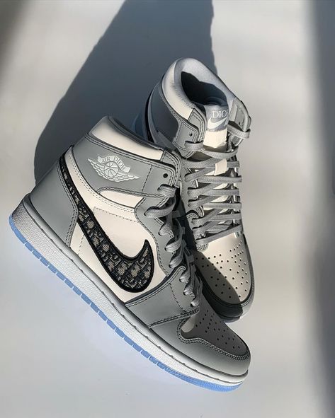 Air Jordan Dior, Air Jordan 1 Dior, Jordan Dior, Jordan 1 Dior, Air Dior, Sneaker Outfits, Nike Fashion Shoes, Jordan Shoes Girls, Streetwear Mode