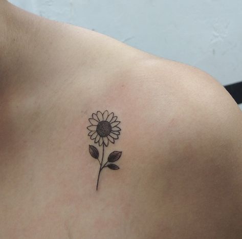 Tiny Tattoos Sunflower, Small Tattoo Ideas Sunflower, Sunflower Tattoo Aesthetic, Sunflower Behind Ear Tattoo, Small Tattoos Sunflower, Tiny Sunflower Tattoo Simple, Sunflower Small Tattoo, Sunflower Minimalist Tattoo, Simple Sunflower Tattoo Outline