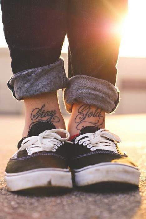 Stay Gold Tattoo, People With Tattoos, Tattoo Homme, Boys With Tattoos, Stay Gold Ponyboy, Mighty Girl, Literary Tattoos, Gold Tattoo, Stay Gold