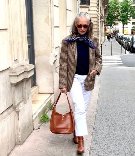 Linda V Wright, Linda Wright Style, Wearing White Jeans, White Jeans For Women, Womens White Jeans, Jodhpur Boots, White Jeans Outfit, 60 Fashion, French Women