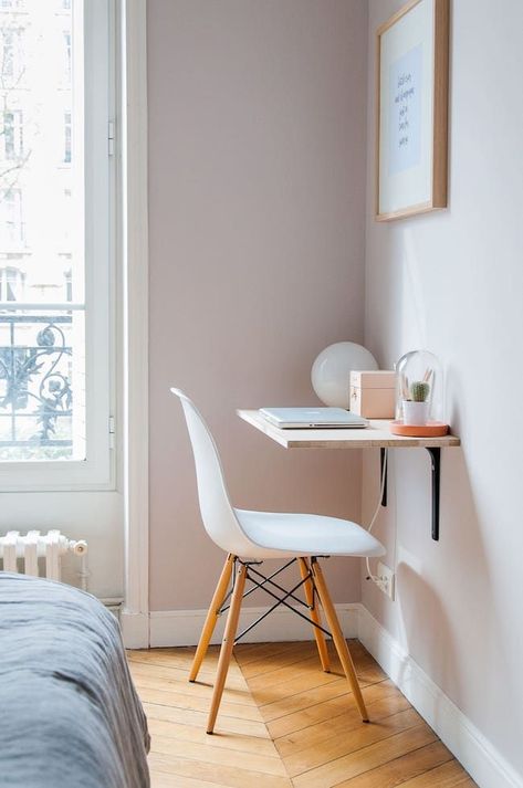 Do you WFH and need a spring refresher? On the blog today, we're sharing five ways to give your WFH space a spring freshening up. Small Space Hacks, Bedroom Hacks, Small Space Bedroom, Bedroom Desk, Small Room Design, Tiny Bedroom, Diy Desk, Small Room Bedroom, Simple Bedroom