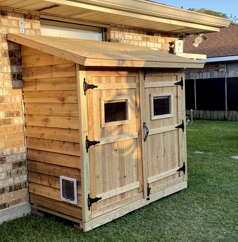 Outdoor Cat Shed, Outdoor Cat House From Pallets, Outside Cat House Diy Shelters, How To Build An Outdoor Cat Shelter, Cat Outhouse, Outdoor Cat Shelter Diy, Barn Cat Shelter, Outdoor Cat House Diy, Outside Cat House