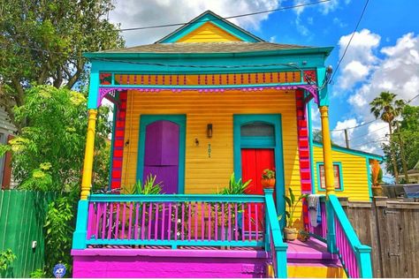 Colourful House Exterior, Shutters Colors, Clerestory House, Mexican Style Home Decor, Mexican Style Home, Bright Color Decor, New Orleans Architecture, Shutter Colors, Home Paint Color