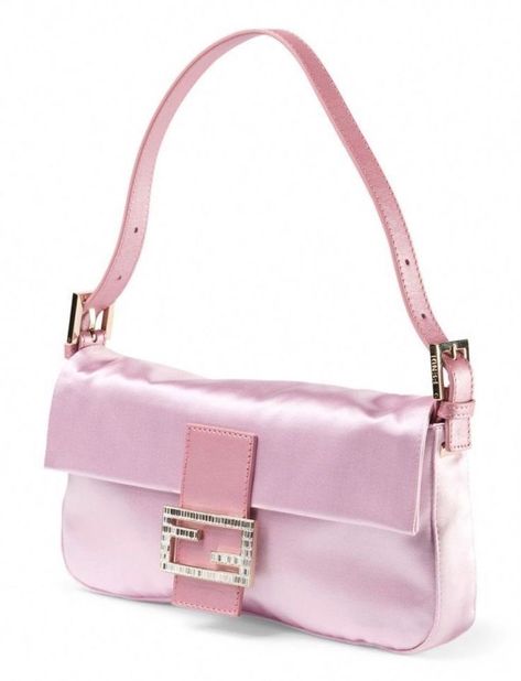 fendi baby pink silk baguette bag Pink Fendi, Jeans Rosa, Cheap Purses, Fall Handbags, Cute Handbags, Kelly Bag, Fendi Baguette, Cheap Handbags, Fancy Bags