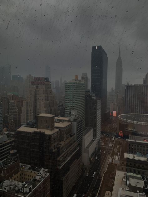 nyc, new york city, nyc vibes, nyc aesthetic, Rainy Aesthetics Dark, Early Morning City Aesthetic, Rainy New York City Wallpaper, Rainy Washington Aesthetic, Overcast Weather Aesthetic, Rainy Cozy Aesthetic, A Rainy Day In New York Aesthetic, Rainy New York Aesthetic, Dark Rainy City