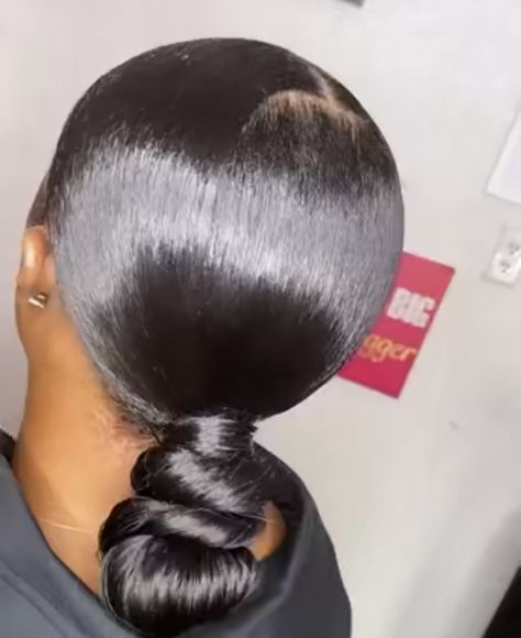 Slick Ponytail, Weave Ponytail Hairstyles, Sleek Ponytail Hairstyles, Weave Ponytail, Black Ponytail Hairstyles, Pelo Afro, Natural Hair Styles Easy, Slick Hairstyles, Low Bun