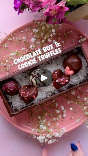 1.5M views · 3.6K reactions | This chocolate box and cookie truffles are a match made in dessert heaven! 🤎🤤 | So Yummy Treat Boxes Ideas, Treat Boxes Ideas Sweets, Sweets For Christmas, Cookie Truffles, Boxes Ideas, American Holidays, Bite Size Desserts, Candy Recipes Homemade, Valentines Day Food