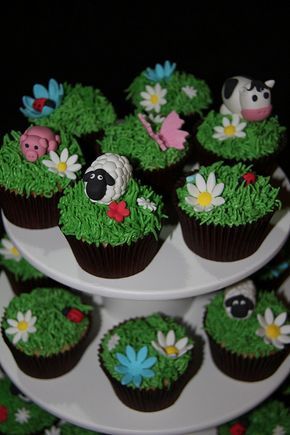 Farm Cupcakes Ideas, Farm Themed Cupcakes, Farm Cupcakes, Barnyard Cupcakes, Farm Cakes, Farmyard Party, Barnyard Cake, Farm Animal Cupcakes, Animal Cupcake