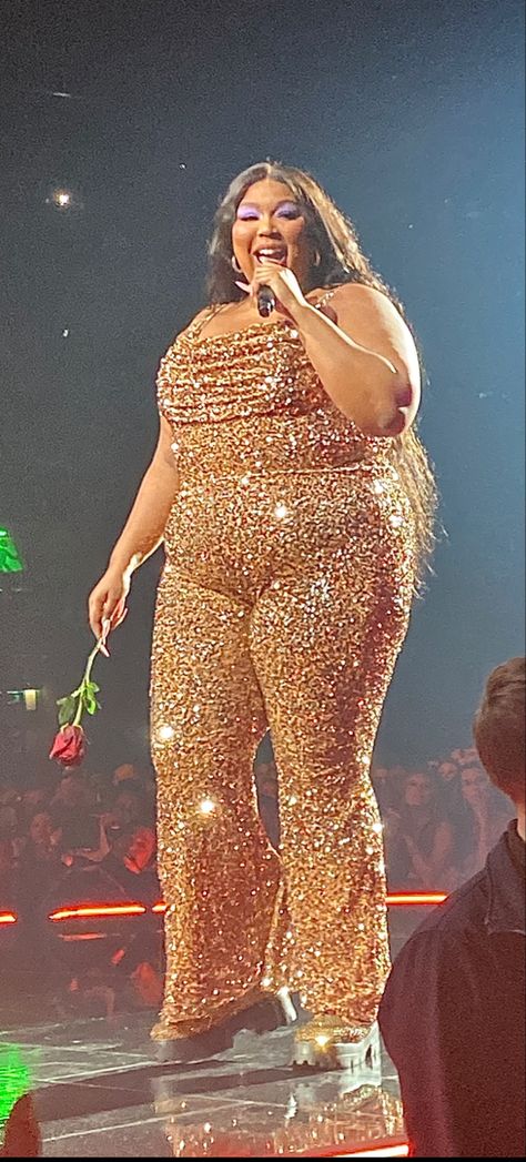 #lizzo #concerts #special Lizzo Performance Outfits, Lizzo Outfits Casual, Lizzo Wallpapers, Lizzo Aesthetics, Lizzo Outfits, Lizzo Style, Lizzo Outfit, Lizzo Concert Outfit, Lizzo Concert