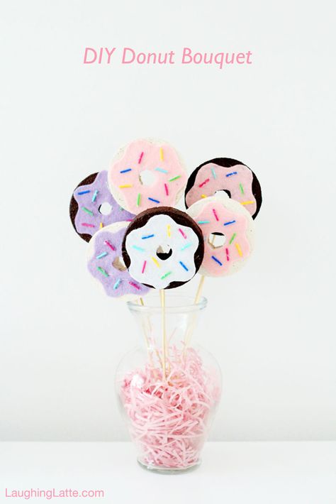 Diy Donut Party, Donut Bouquet, Donut Party Decorations, Donut Theme Party, Doughnut Party, Diy Donut, Donut Themed Birthday Party, Donut Day, Diy Donuts