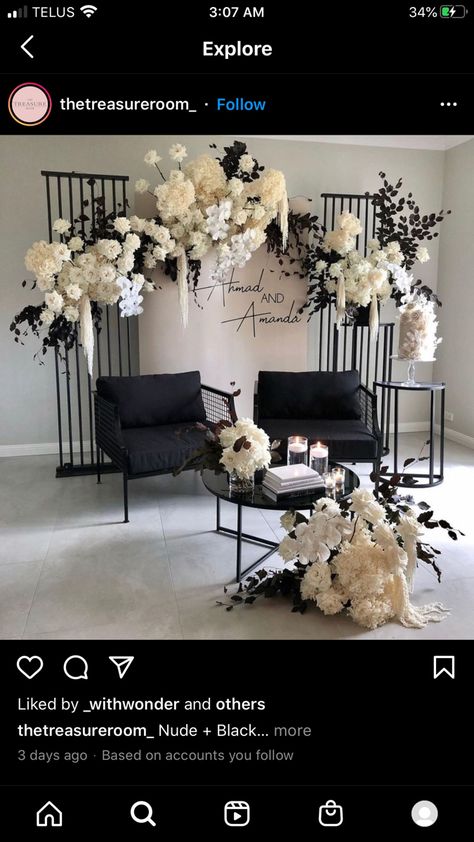 Black And White And Gold Wedding, Photo Gallery Wedding Decoration, Black Wedding Backdrop, Black Wedding Decorations, Black And White Wedding Theme, Photo Backdrop Wedding, Wedding Stage Design, White Wedding Theme, Wedding Reception Flowers